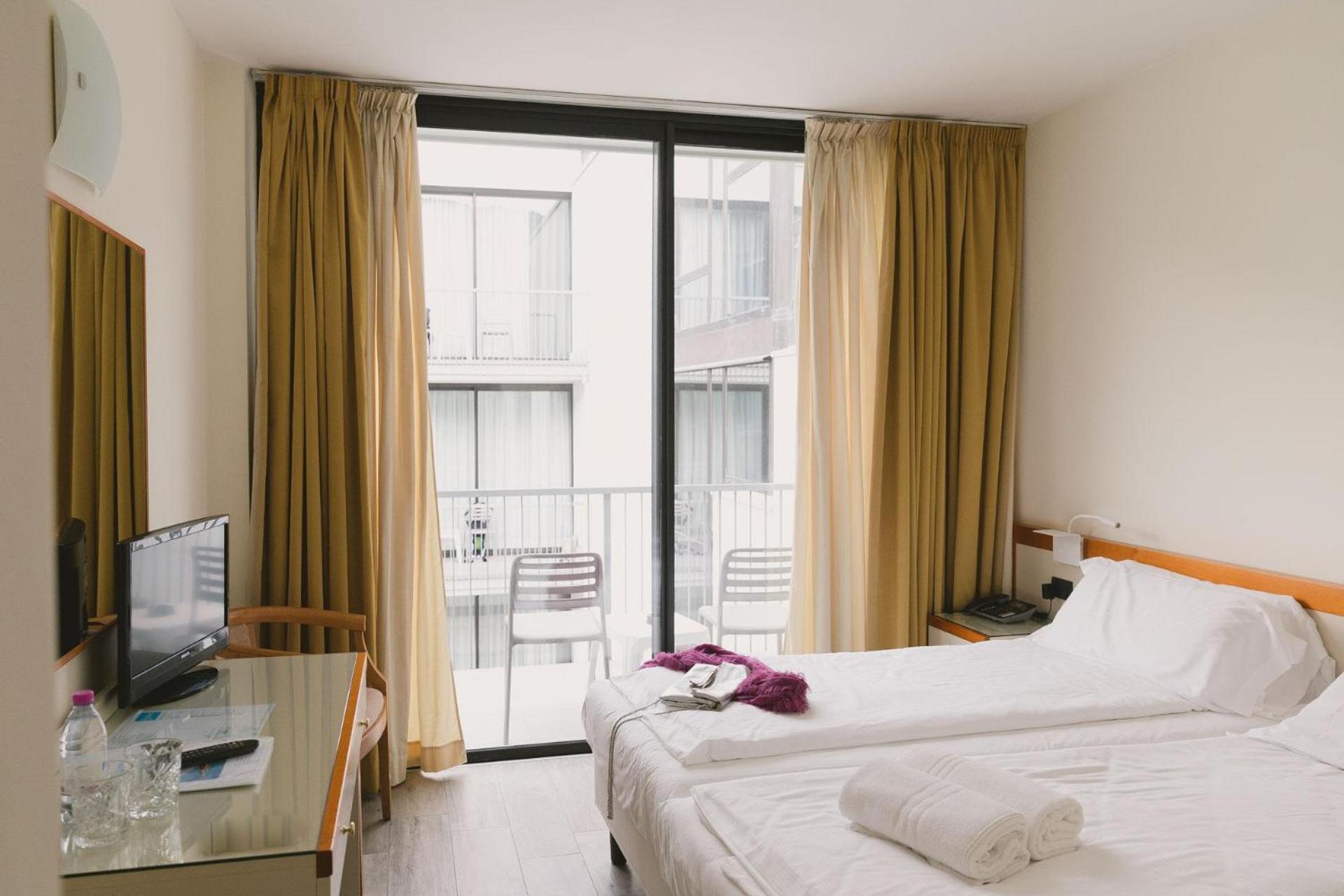 Hotel Holiday Sport & Relax Torbole Sul Garda Exterior photo